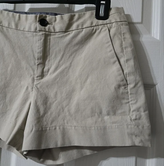 Banana Republic Factory Hampton Fit Y2K Low Rise Khaki Trouser Shorts, Sz 4, EUC - Picture 3 of 8